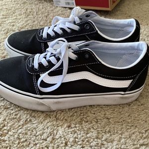 Vans Women’s Ward Platform Sneakers